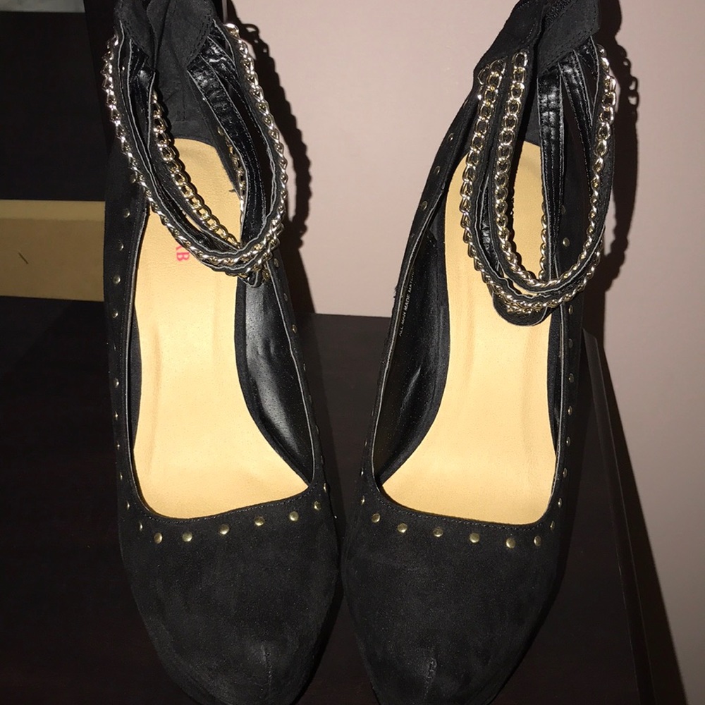 Black dress shoes
